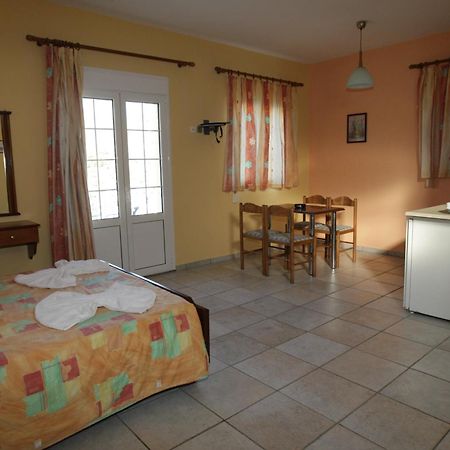 Elefteria Hotel Agia Marina  Buitenkant foto