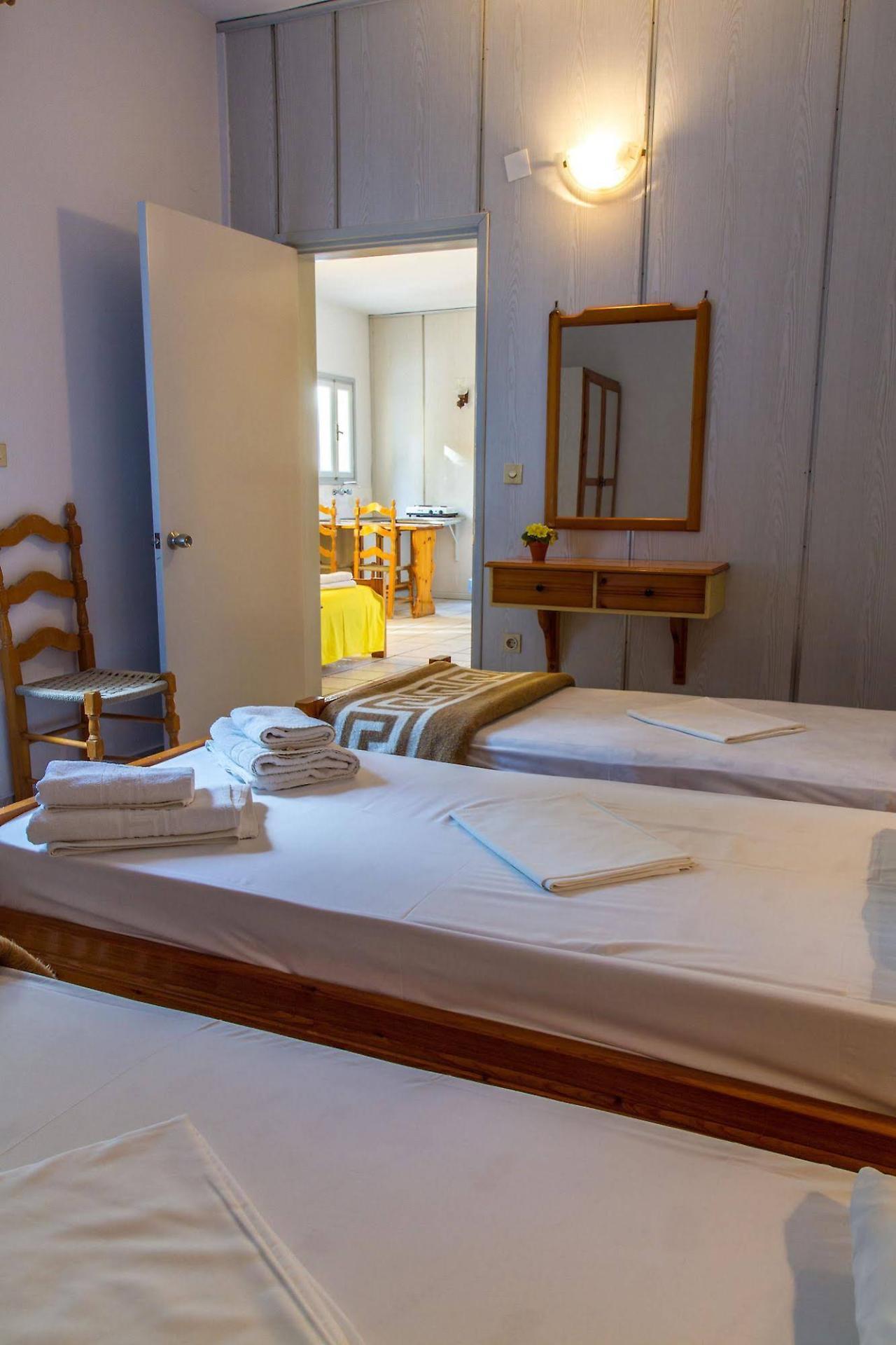 Elefteria Hotel Agia Marina  Buitenkant foto