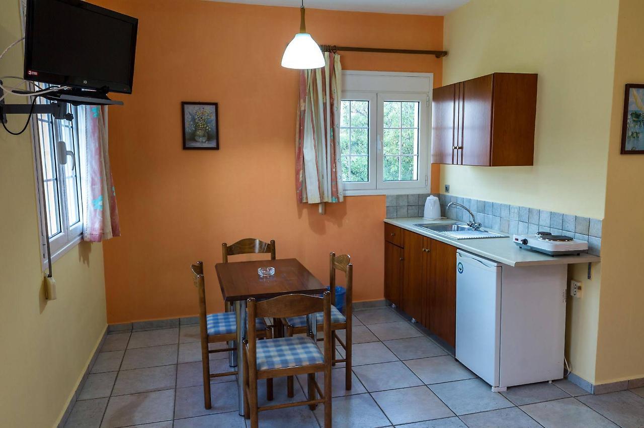 Elefteria Hotel Agia Marina  Buitenkant foto