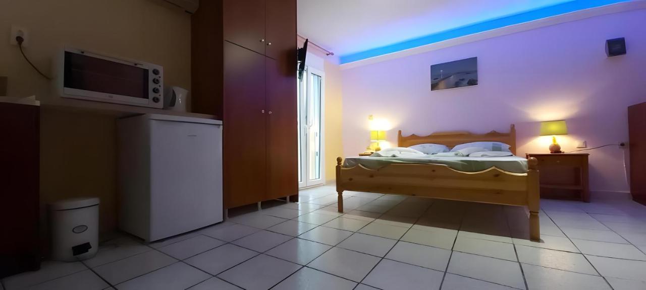 Elefteria Hotel Agia Marina  Buitenkant foto