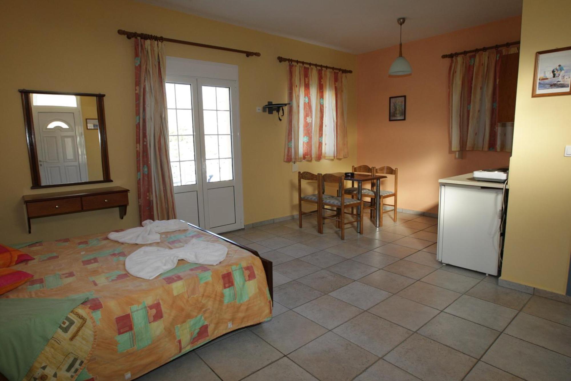 Elefteria Hotel Agia Marina  Buitenkant foto