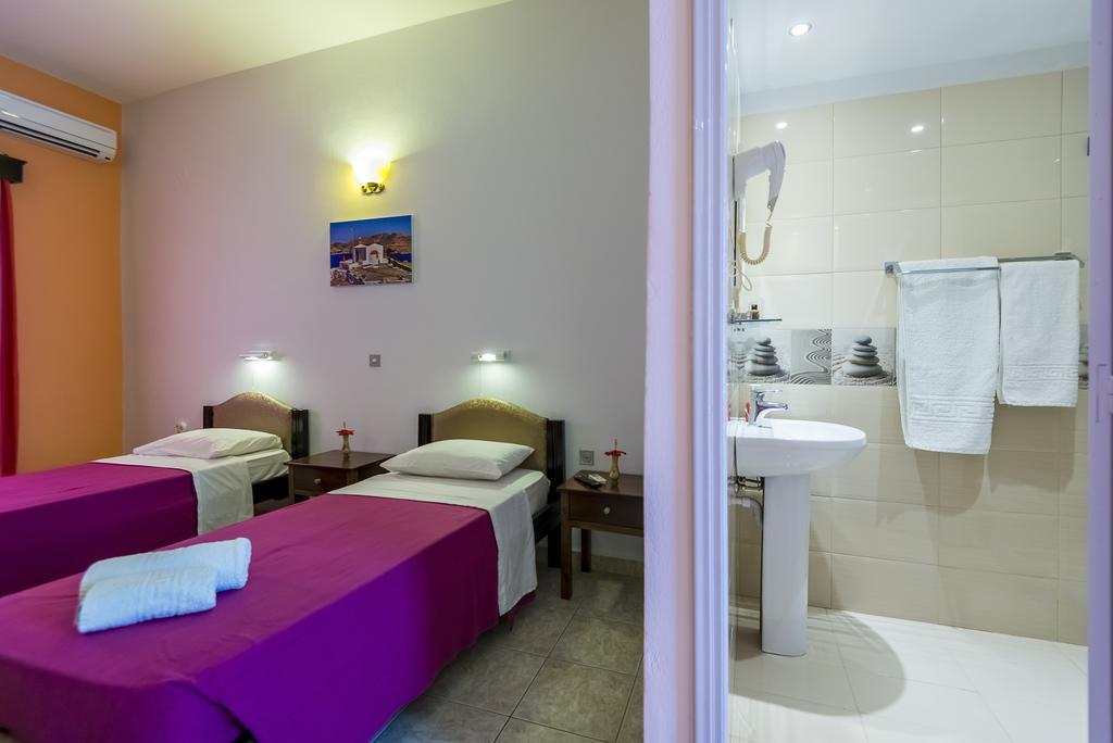 Elefteria Hotel Agia Marina  Buitenkant foto