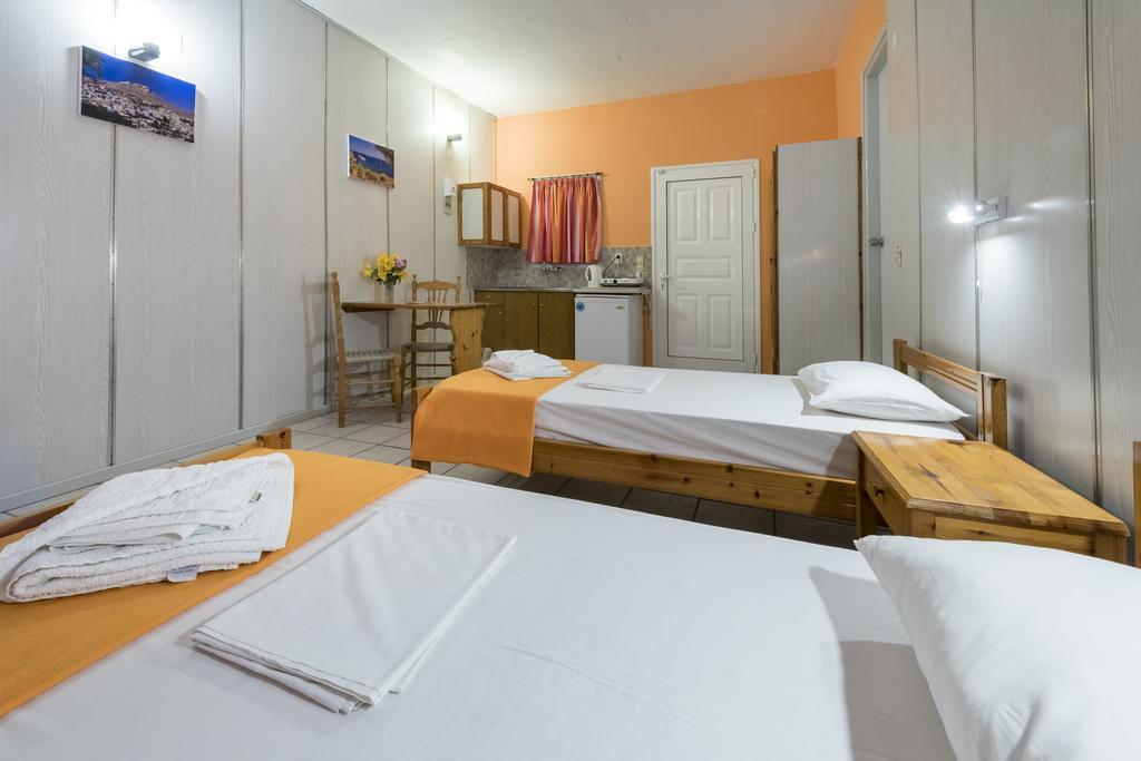 Elefteria Hotel Agia Marina  Buitenkant foto