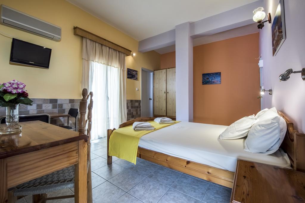 Elefteria Hotel Agia Marina  Buitenkant foto