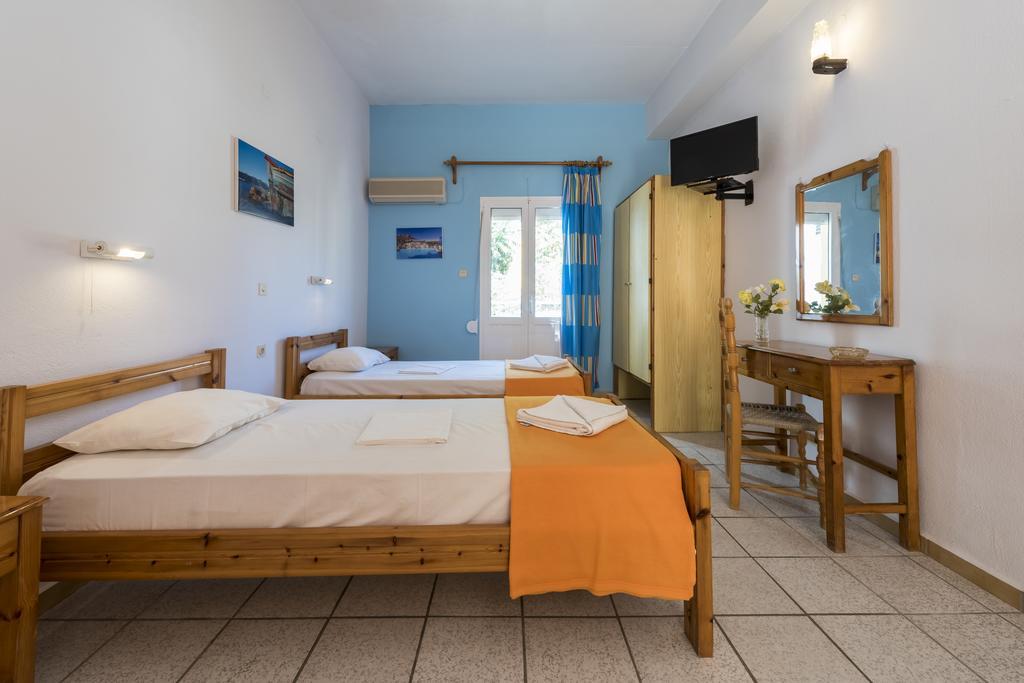 Elefteria Hotel Agia Marina  Buitenkant foto
