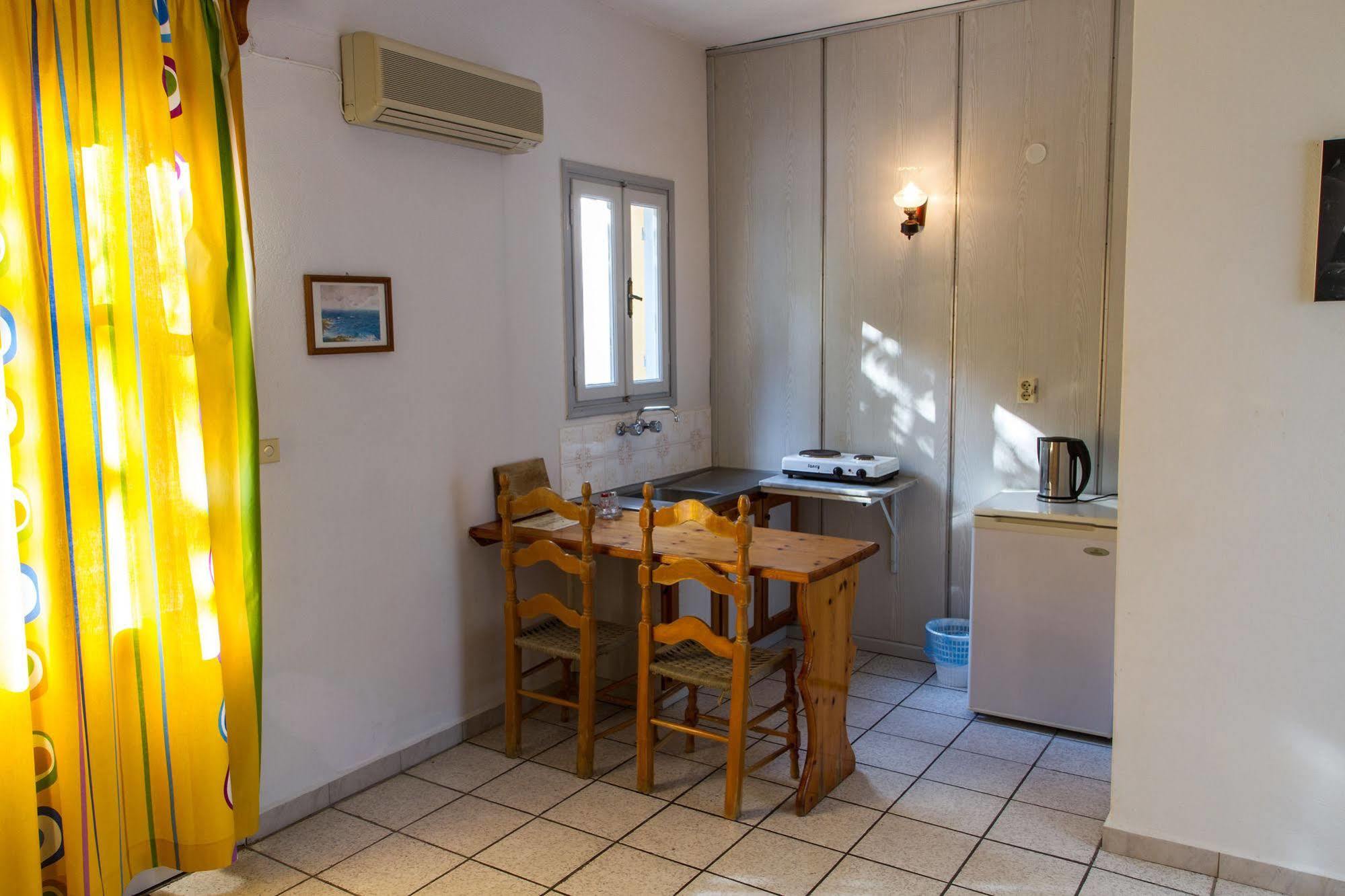 Elefteria Hotel Agia Marina  Buitenkant foto