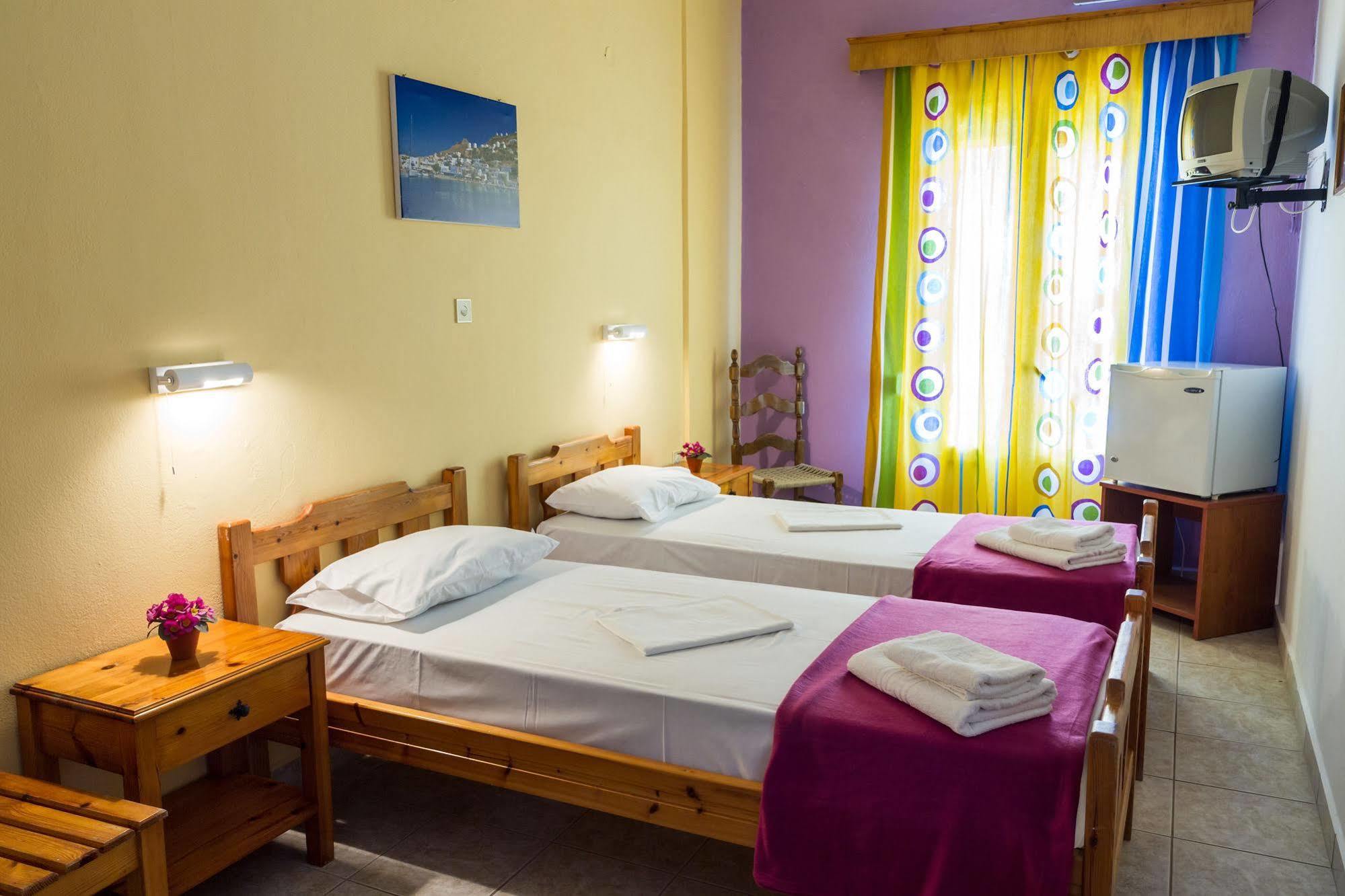 Elefteria Hotel Agia Marina  Buitenkant foto