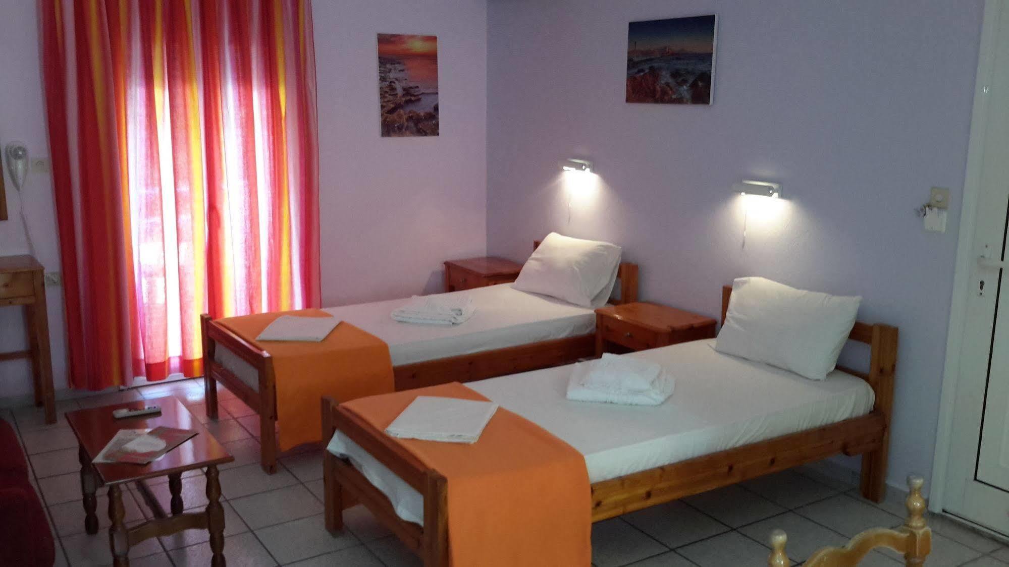 Elefteria Hotel Agia Marina  Buitenkant foto