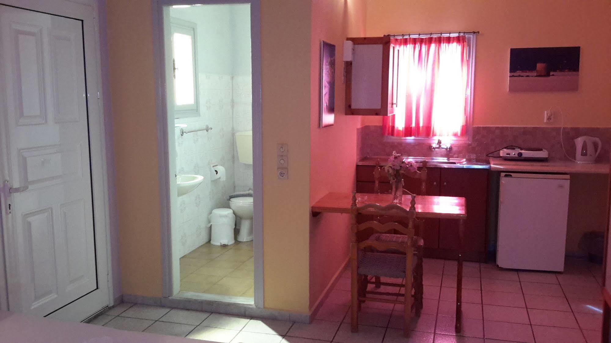 Elefteria Hotel Agia Marina  Buitenkant foto