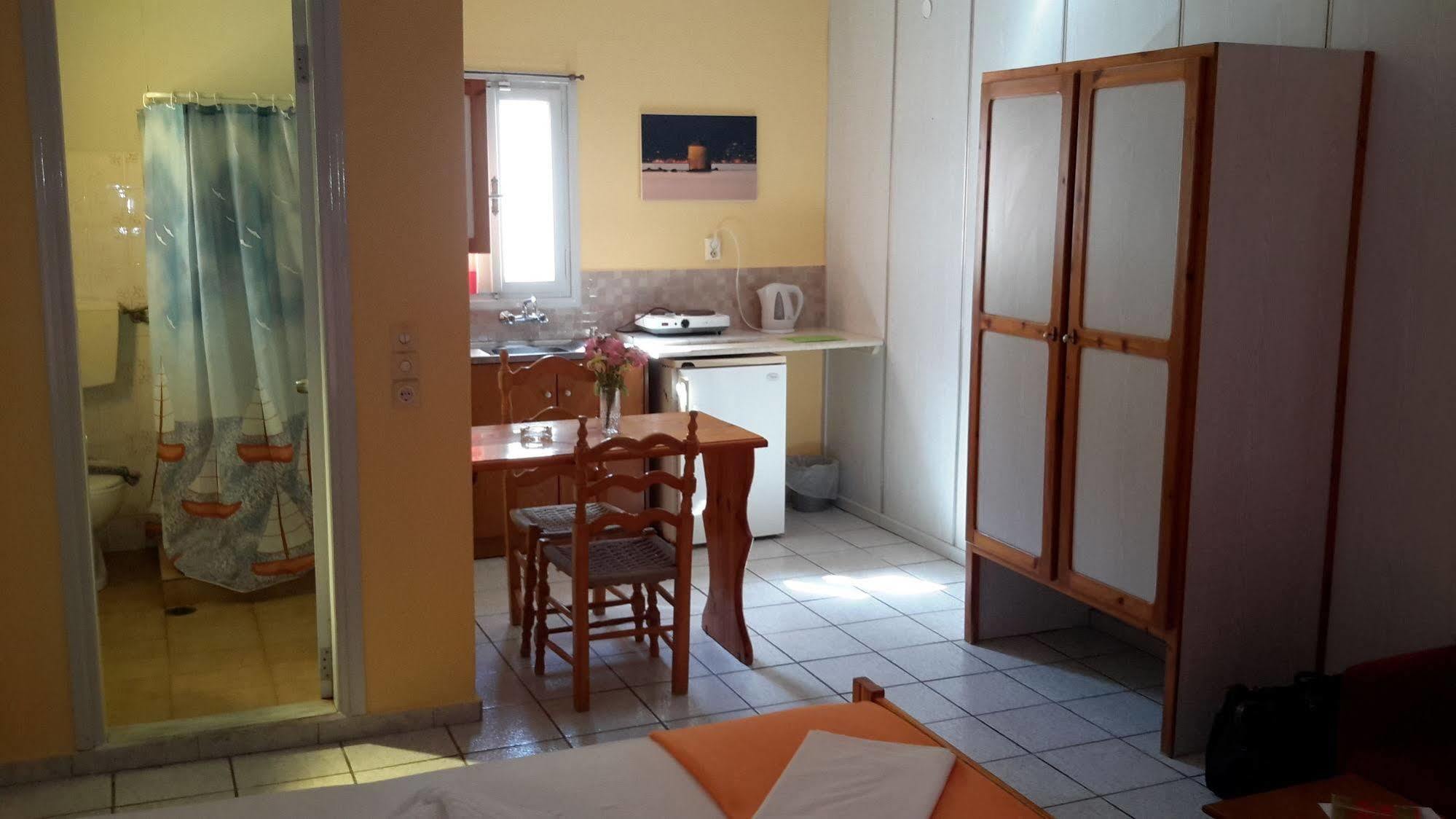Elefteria Hotel Agia Marina  Buitenkant foto