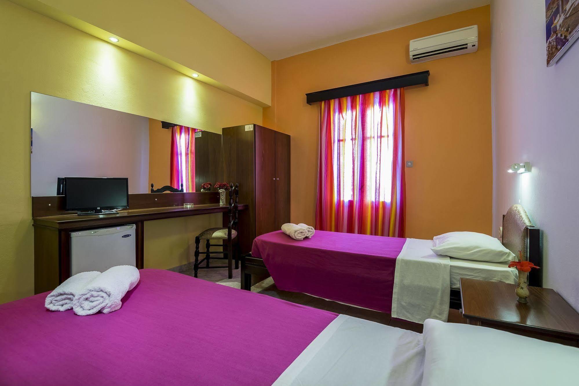 Elefteria Hotel Agia Marina  Buitenkant foto